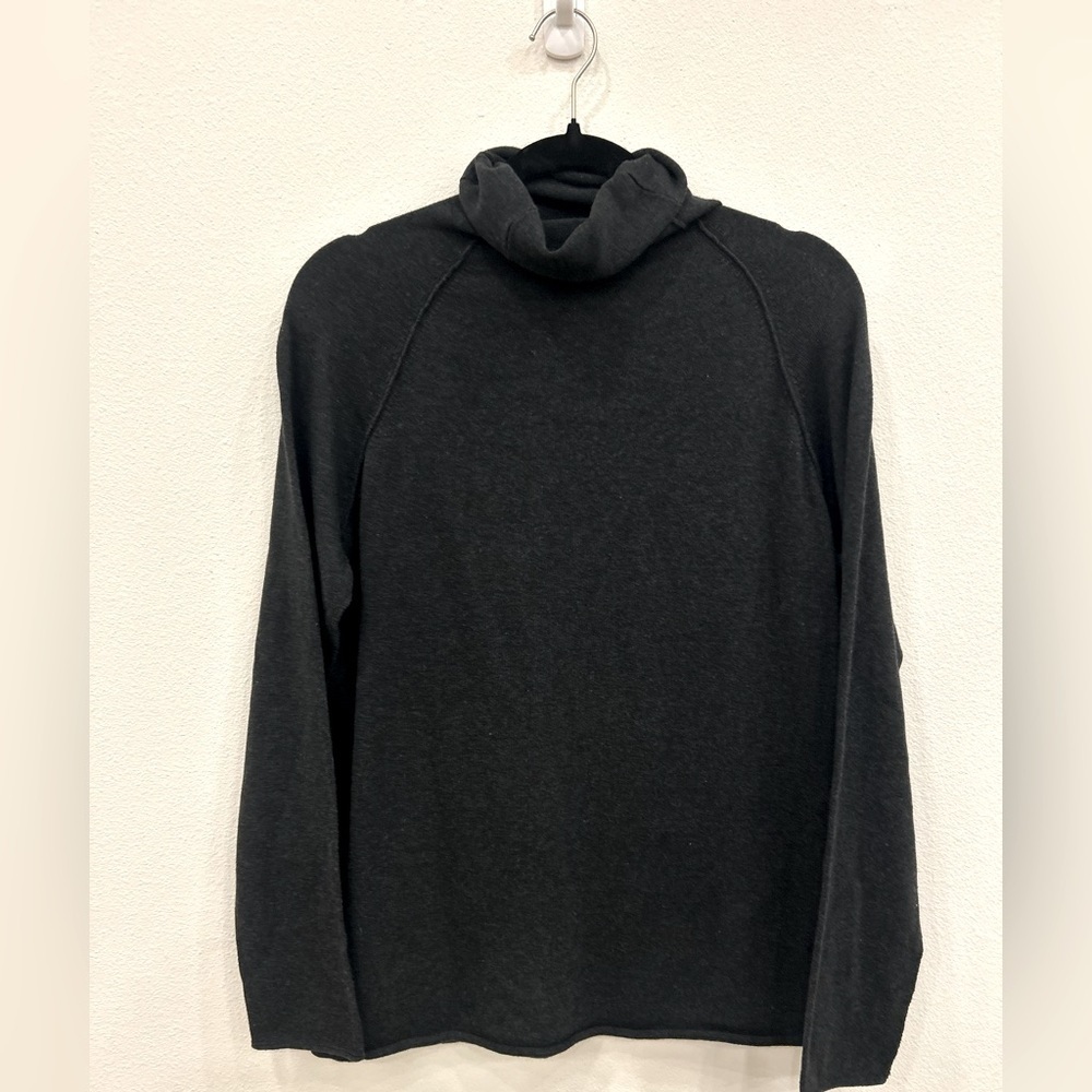 Peruvian connection Lg turtleneck wool alpaca sweater. Minimalist office cozy